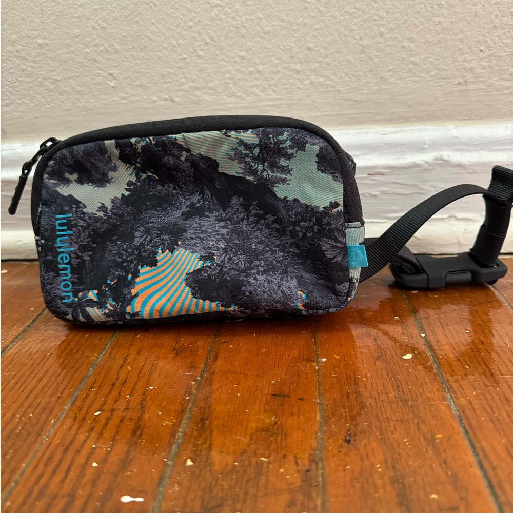 Lululemon Athletica Mini Belt Bag